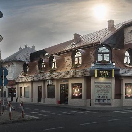 Motel Buti Sighetu Marmaţiei Exteriör bild