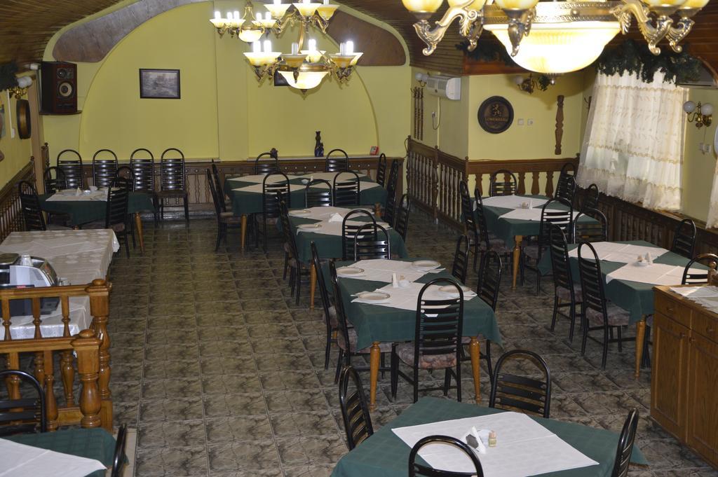 Motel Buti Sighetu Marmaţiei Exteriör bild