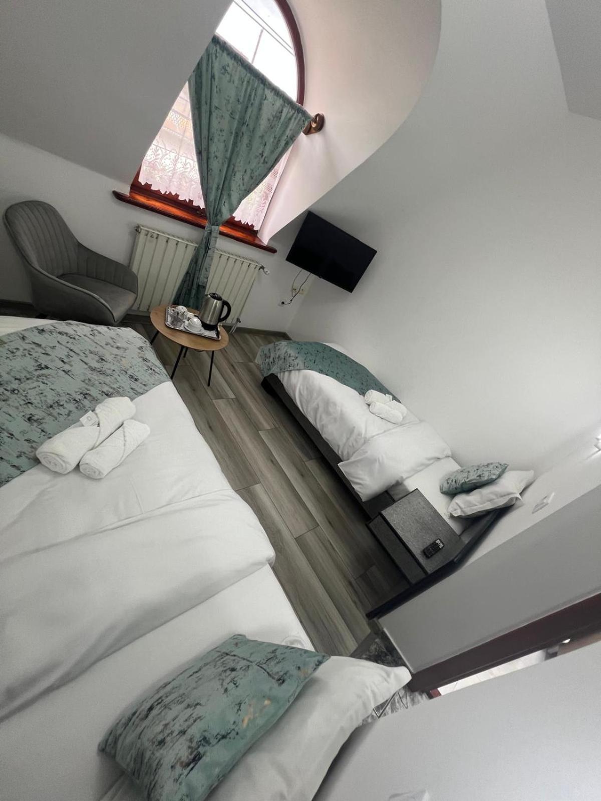 Motel Buti Sighetu Marmaţiei Exteriör bild